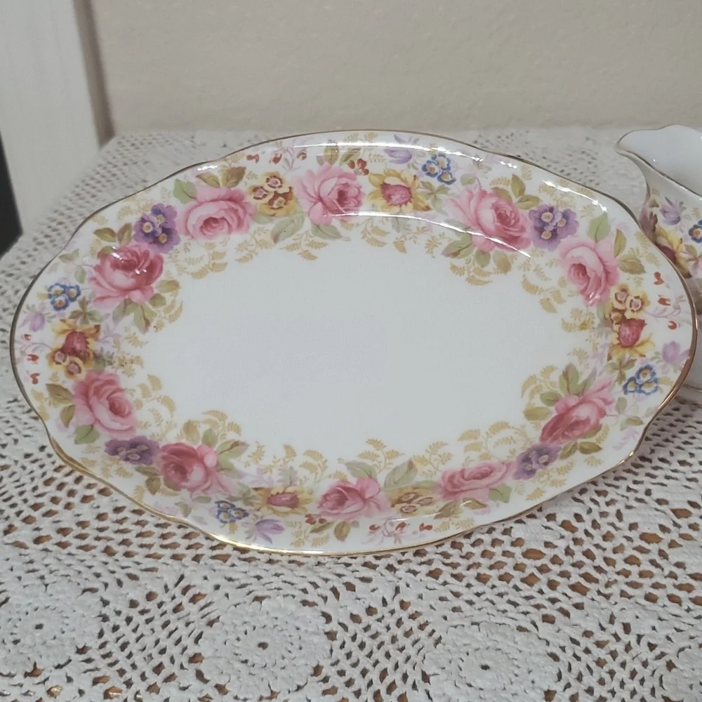 Petite Royal Albert sugar and creamer Serena pattern - Picture 4 of 4